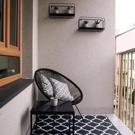 APARTAMENT w CENTRUM-GARAŻ Kielce Zewnętrze zdjęcie